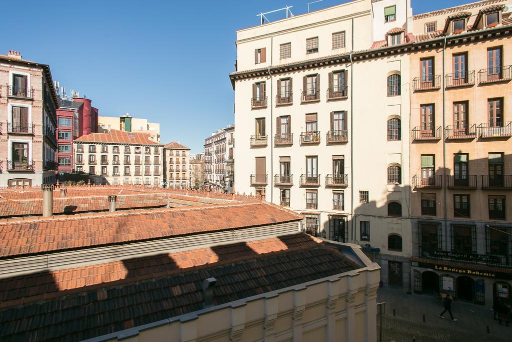 Hostal La Casa De La Plaza Madrid Exterior foto