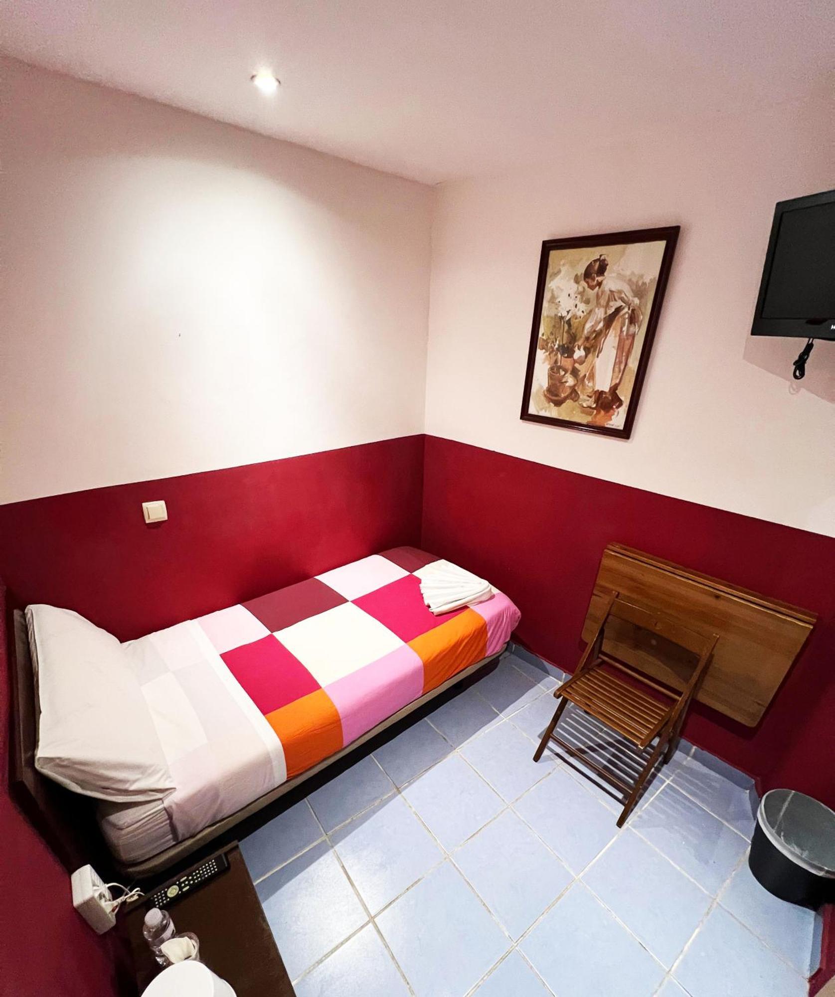 Hostal La Casa De La Plaza Madrid Exterior foto
