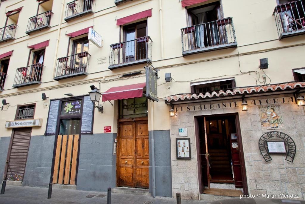 Hostal La Casa De La Plaza Madrid Exterior foto